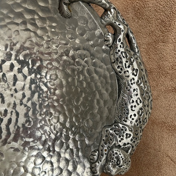 Arthur Court Retired 2000 Large Hammered Aluminum Footed Leopard Bowl - Picture 2 of 9